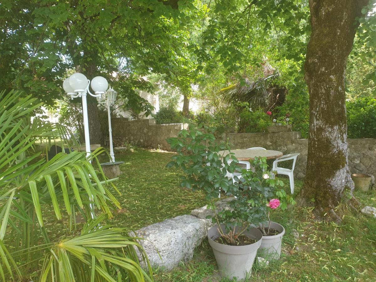 La Boheme Bed & Breakfast Condom Bagian luar foto